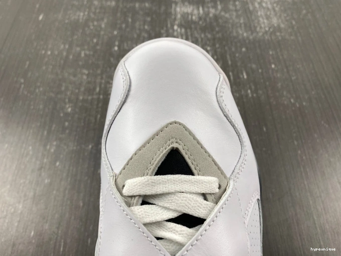 HYPE (2013) Bugs 305381-103 Bunny 8 Jordan Retro Air 0704